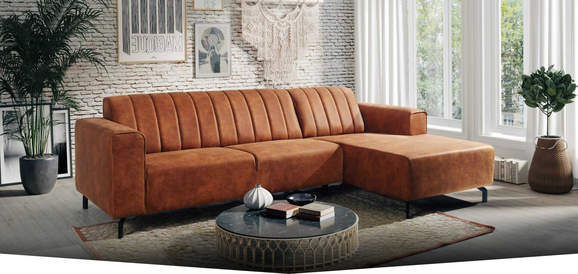 brązowa sofa